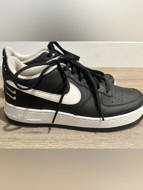 Men’s Nike Black and White Leather Low-Top Sneakers